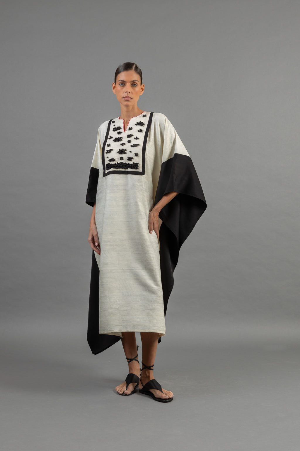 Short Outapi Kaftan – Hamsa by Sharifa AlGhanim